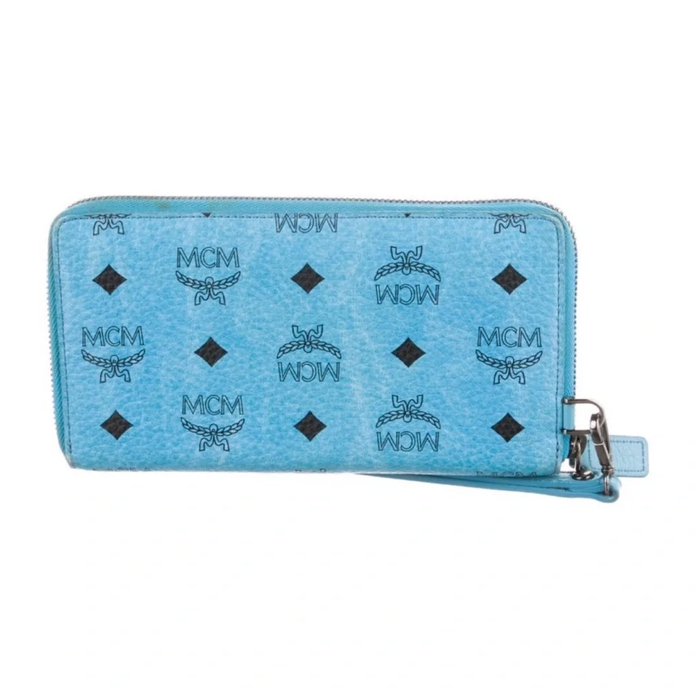 MCM Visetos studded Wallet🩵